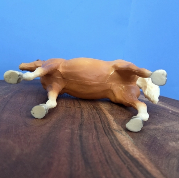 Breyer 1836 Ideal Series - Palomino Geronimo 2022 RETIRED - Picture 7 of 12